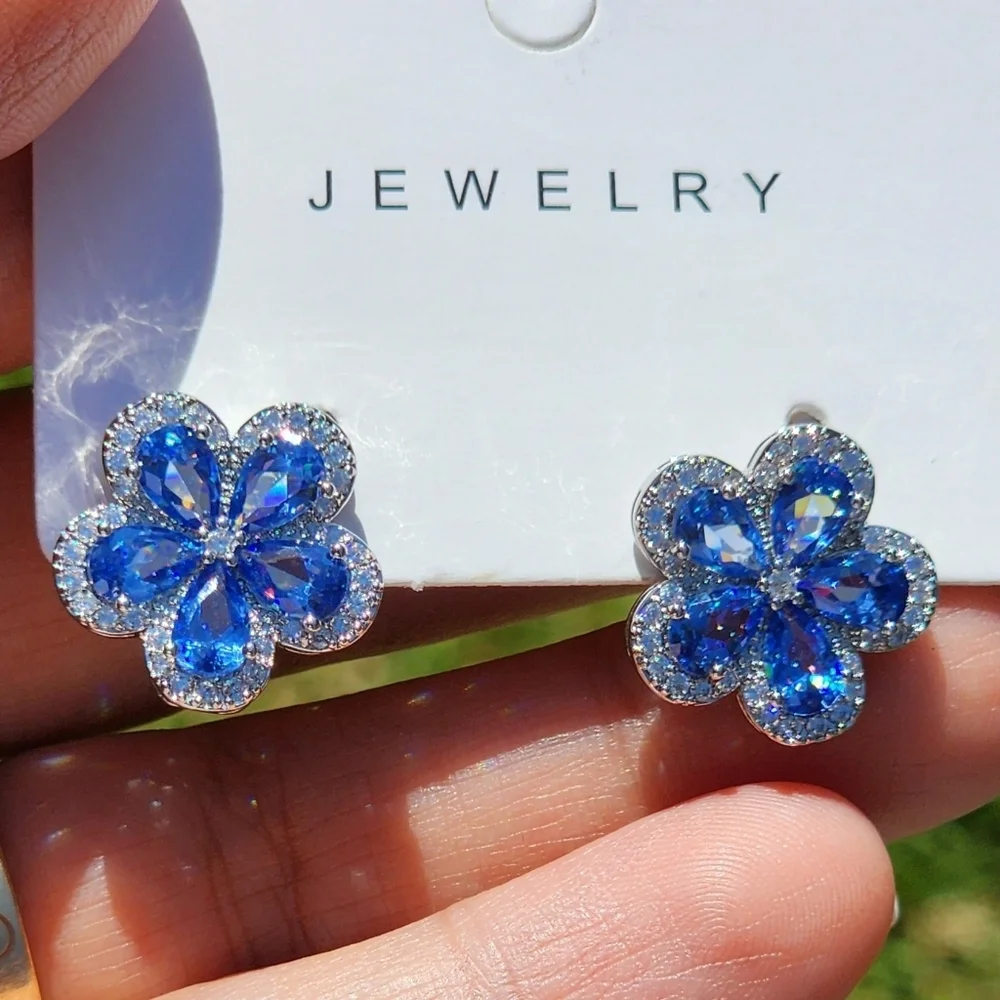 Blue Zircon Flower Stud Earrings 🌸 Sparkly Elegant Jewelry